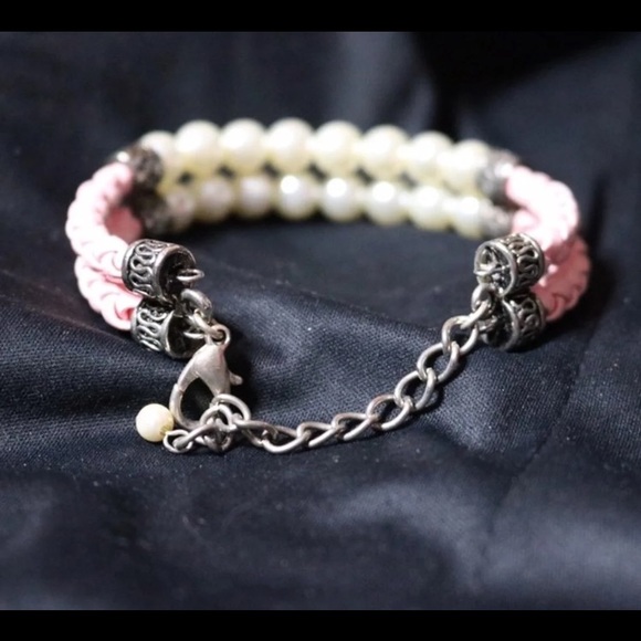 Vintage Elegant Bracelet - Picture 2 of 4